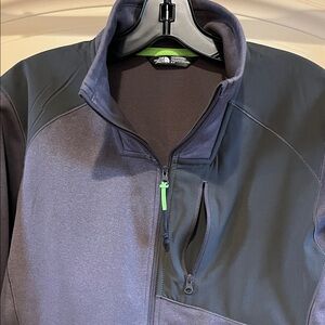 The North Face men’s two-tone gray quarter zip pullover
Brand new no tag size Sm